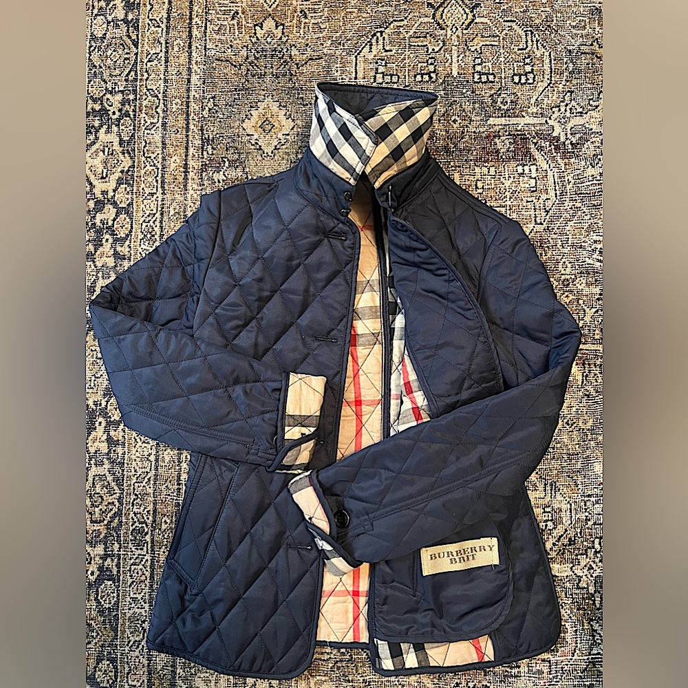 WOMEN’S JACKET SIZE MEDIUM